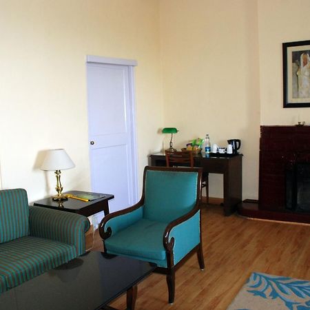 Alasia Hotel Kasauli Eksteriør bilde